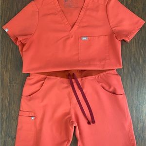 Women’s Clay scrub set. Top (S), Pant (M) Regular